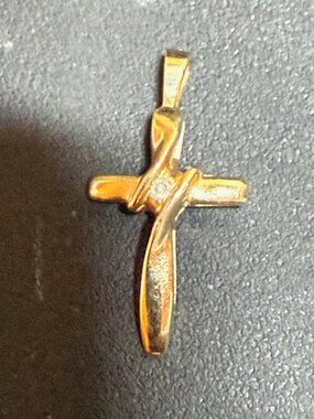 Beautiful 10K Gold Cross with Diamond